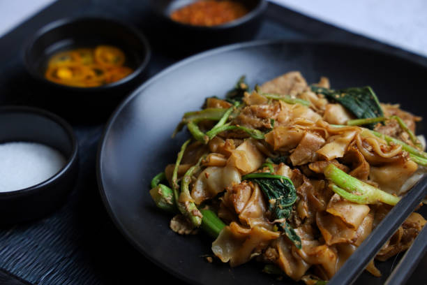 Pad See Ew (Thai Noodles with Beef and Broccoli)