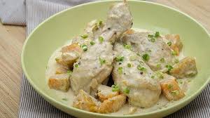 Ginataang Manok (Chicken Cooked in Coconut Milk)