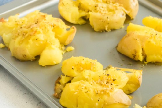 Crispy Garlic Smashed Potatoes