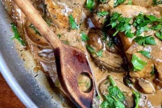 Creamy Balsamic Chicken with Mushrooms and Fresh Parsley