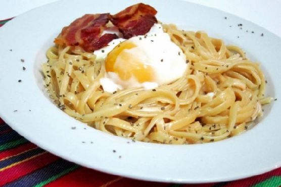 Linguine in Cream Sauce with Poached Eggs and Bacon