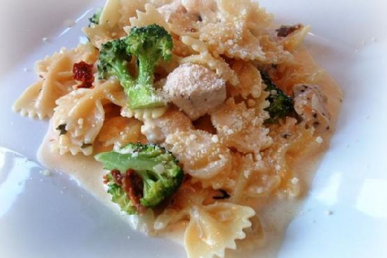 Pasta With Chicken and Broccoli